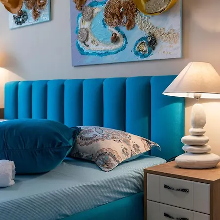 Daire Aquamarine
