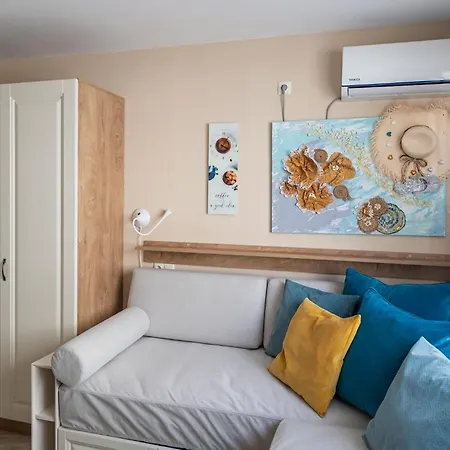 Aquamarine Daire *